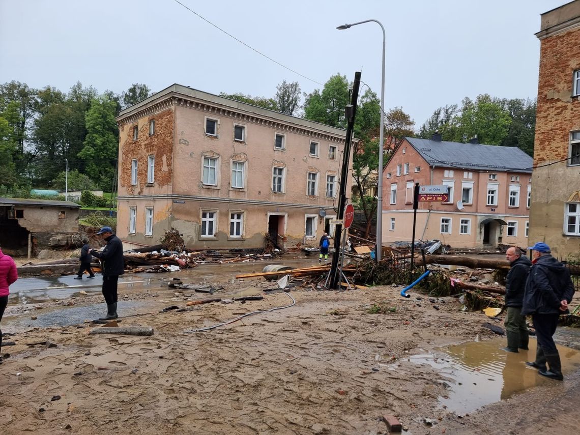 Wolontariusze z Kędzierzyna-Koźla ruszają z pomocą dla mieszkańców Lądka Zdroju i Stronia Śląskiego