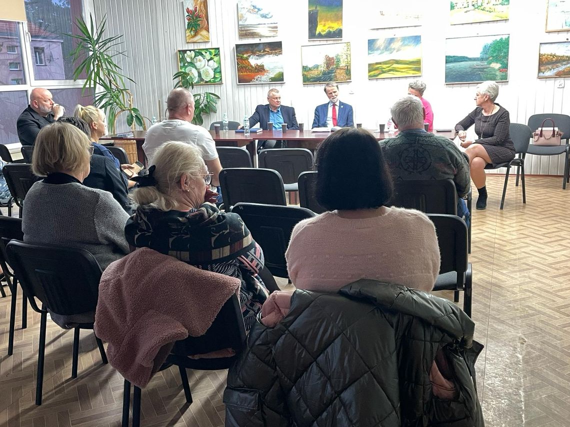 Wspólne dyskusje i planowanie inwestycji. ZDJĘCIA Wspólne dyskusje i planowanie inwestycji. ZDJĘCIA