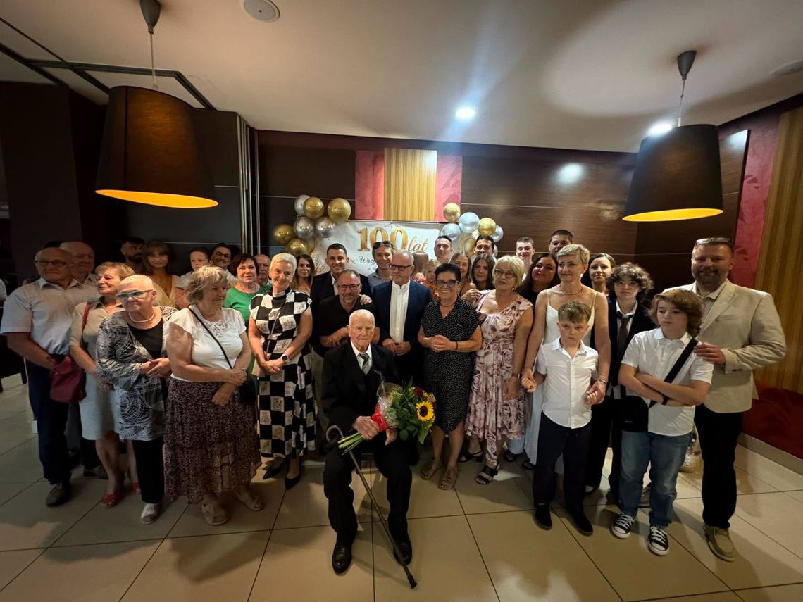 Wyjątkowy jubileusz w Kędzierzynie-Koźlu. Pan Józef Baniak skończył 100 lat! ZDJĘCIA Wyjątkowy jubileusz w Kędzierzynie-Koźlu. Pan Józef Baniak skończył 100 lat! ZDJĘCIA