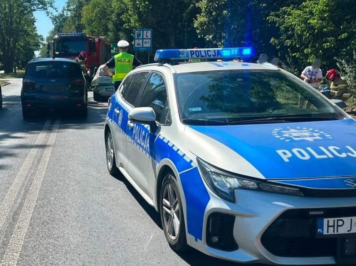 Trzy auta zderzyły się na al. Jana Pawła II. 31-latek ukarany mandatem