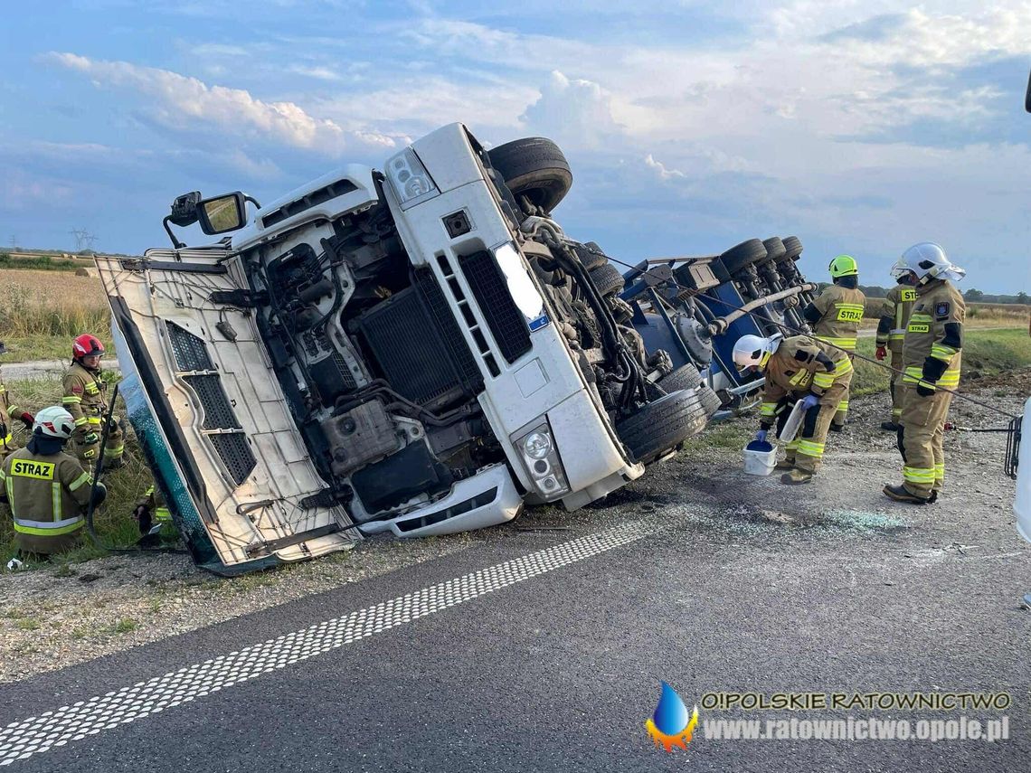 Wypadek na obwodnicy Kędzierzyna-Koźla. Ciężarówka zablokowała drogę Wypadek na obwodnicy Kędzierzyna-Koźla. Ciężarówka zablokowała drogę