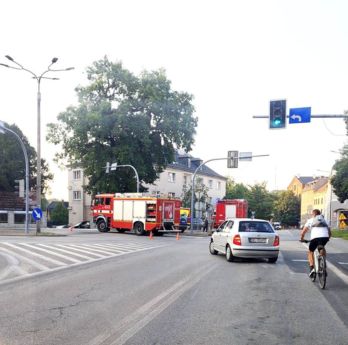 Wypadek na skrzyżowaniu przy komisariacie policji w Koźlu. Ranny kierowca trafił do szpitala Wypadek na skrzyżowaniu przy komisariacie policji w Koźlu. Ranny kierowca trafił do szpitala