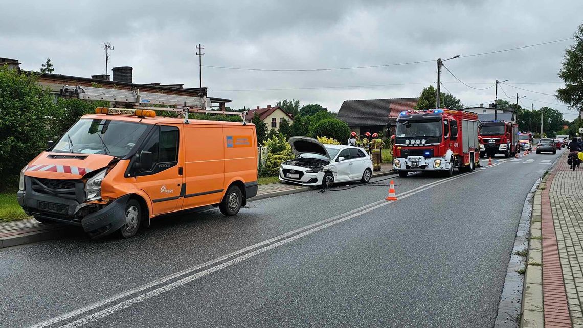 Wypadek w Bierawie. Kobieta i dziecko trafili do szpitala Wypadek w Bierawie. Kobieta i dziecko trafili do szpitala