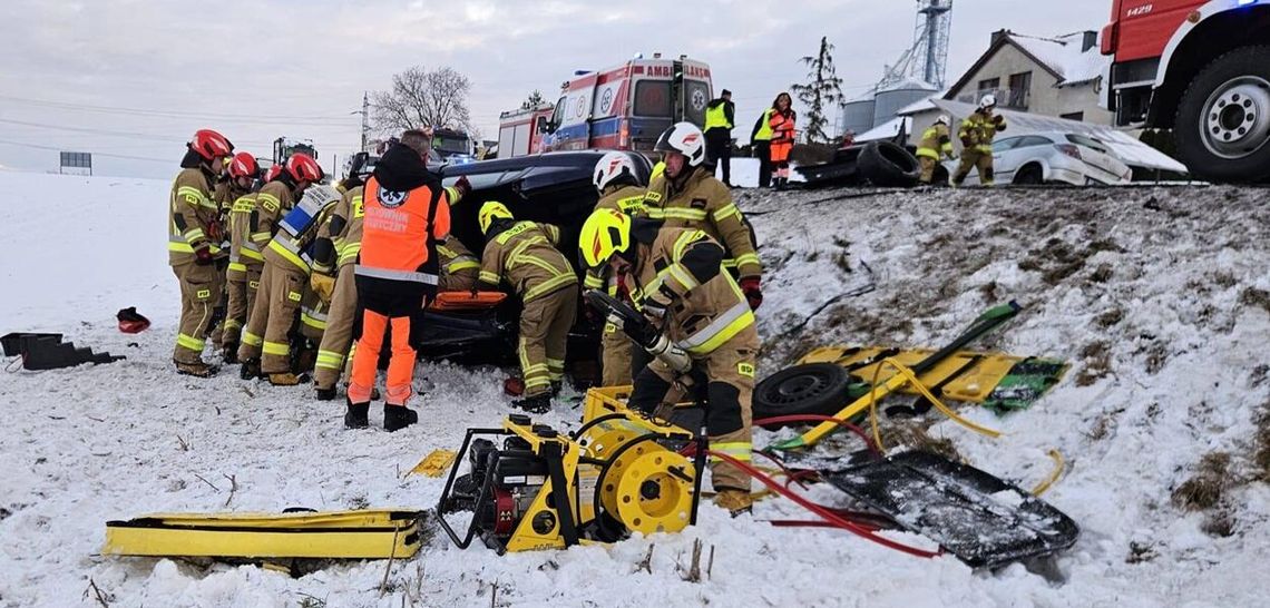 Wypadek z udziałem trzech samochodów na drodze krajowej 45 w Polskiej Cerekwi