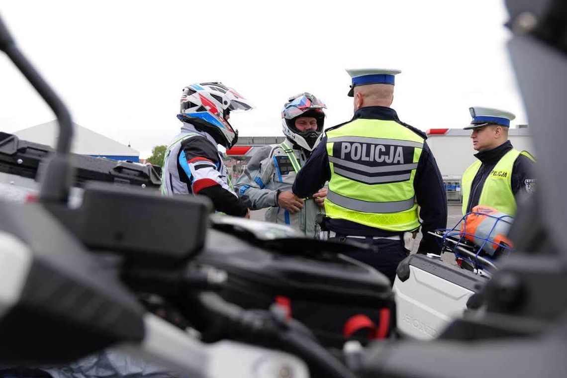 Wzmożone kontrole policji na naszych drogach. Nie będzie taryfy ulgowej. ZDJĘCIA