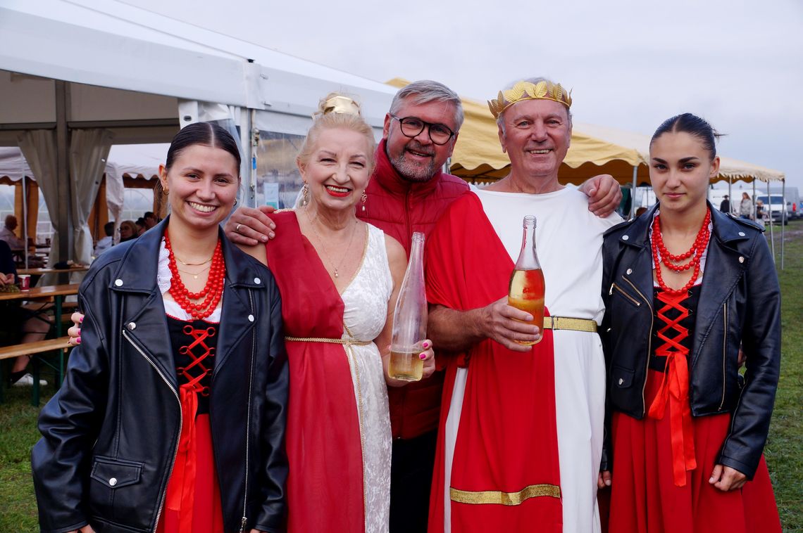 XIII Dzień Wina dobiega końca. Szlachetny trunek pieścił podniebienia. ZDJĘCIA