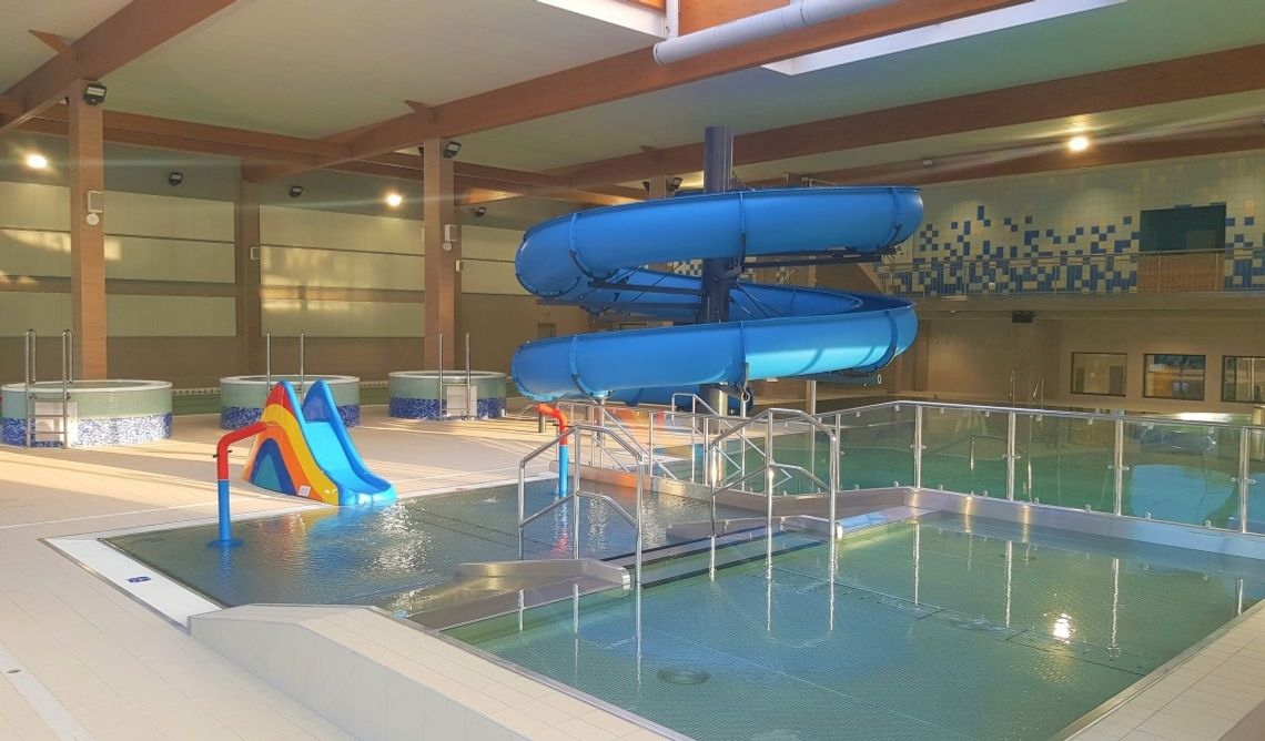 Zawody w zjeżdżaniu rurą "ślizg na czas" w Wodnym oKKu Zawody w zjeżdżaniu rurą "ślizg na czas" w Wodnym oKKu