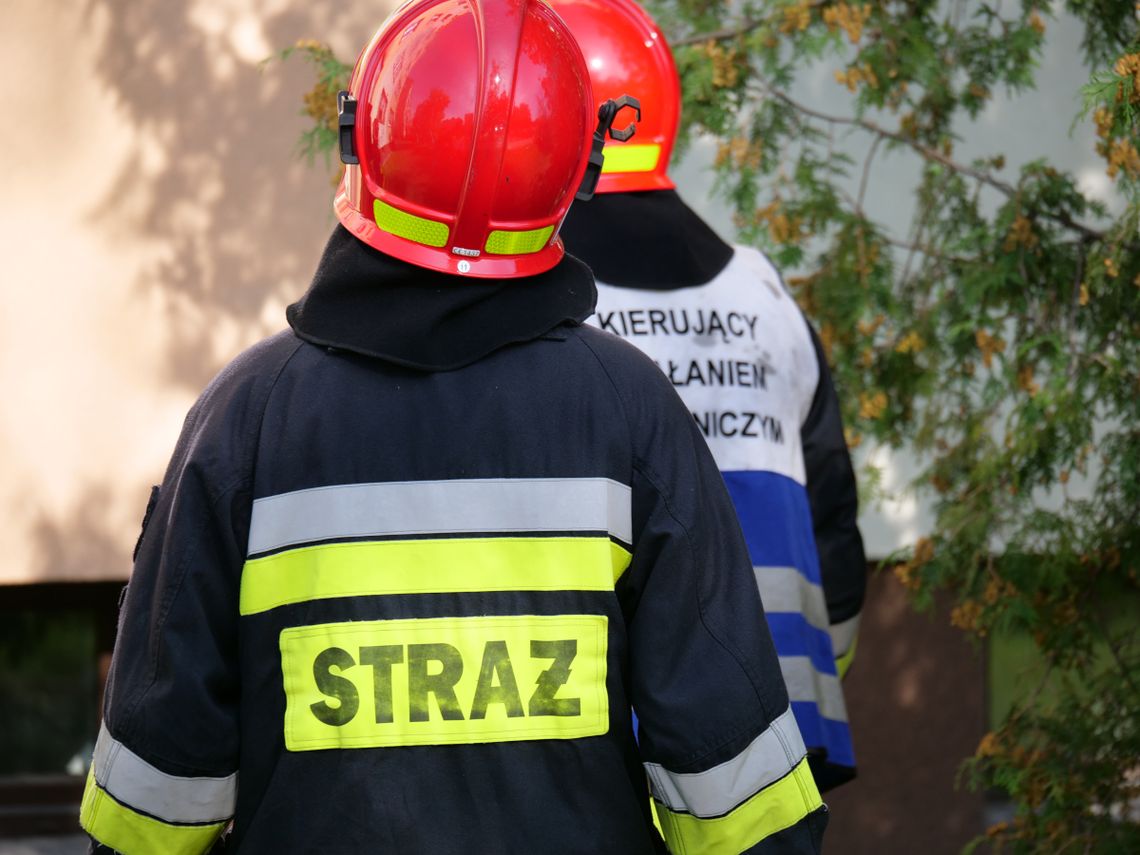 Z mieszkania lała się woda zalewając sąsiadów. Interweniowali strażacy Z mieszkania lała się woda zalewając sąsiadów. Interweniowali strażacy