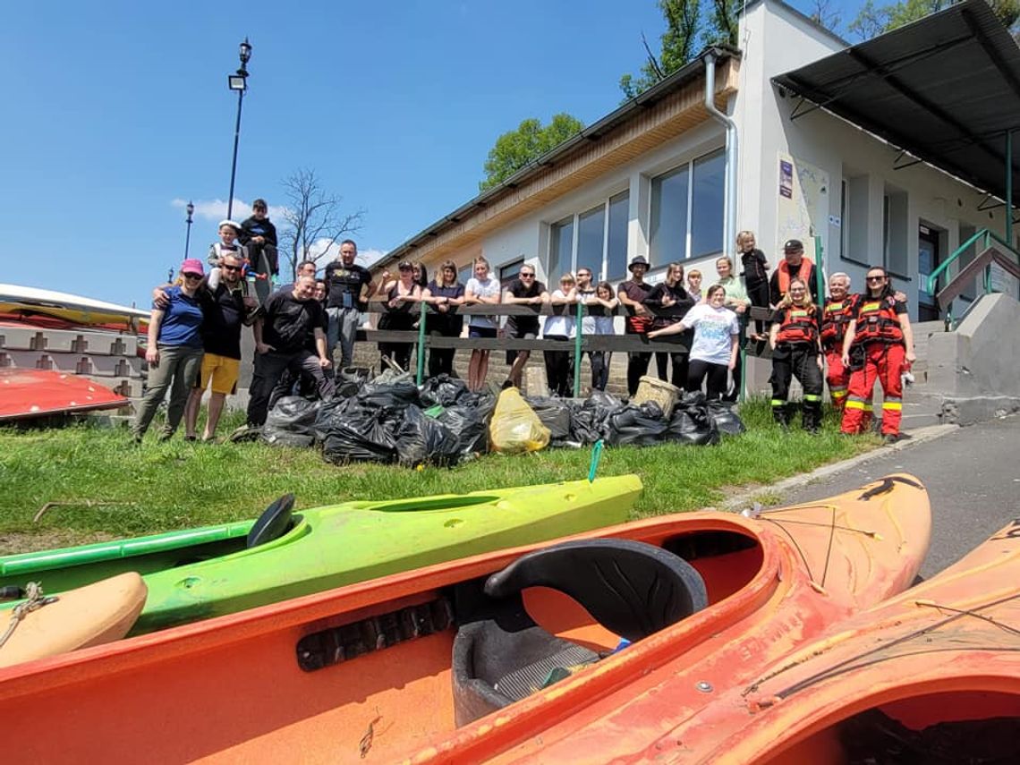 Podczas akcji "Czysta Odra" z rzeki wyłowiono tony śmieci Podczas akcji "Czysta Odra" z rzeki wyłowiono tony śmieci