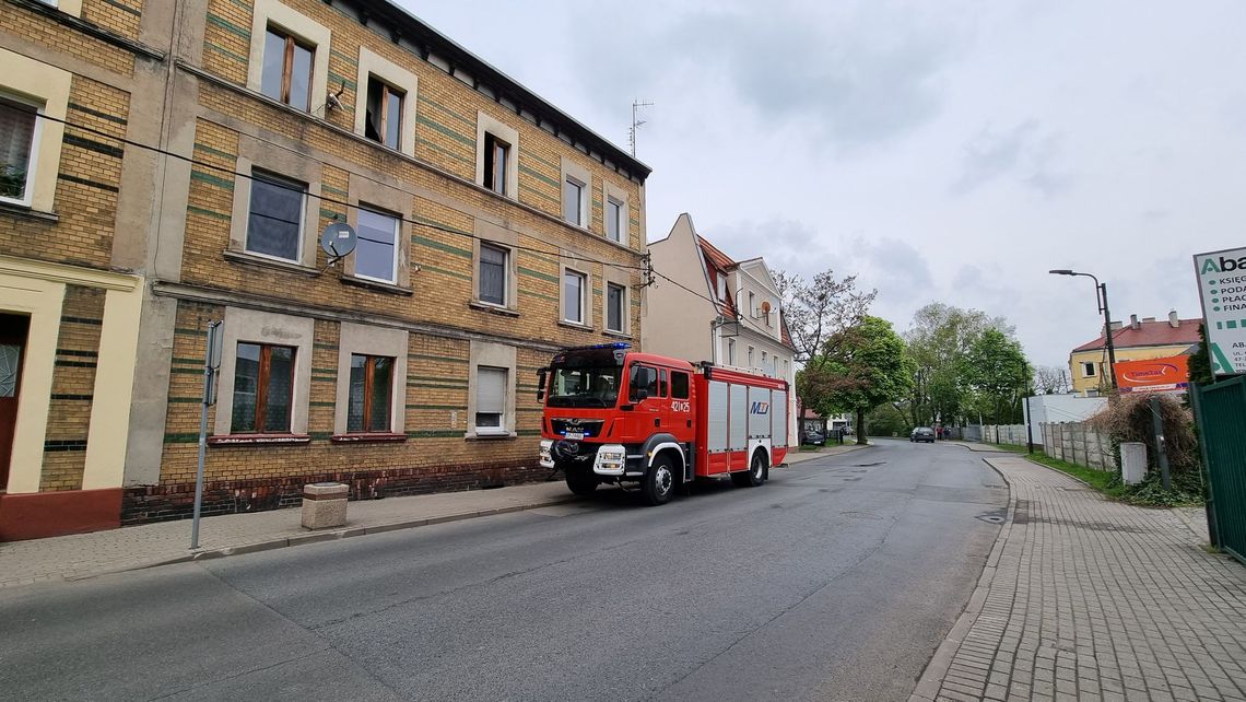 Z okna wydobywał się dym. Interweniowała straż pożarna Z okna wydobywał się dym. Interweniowała straż pożarna
