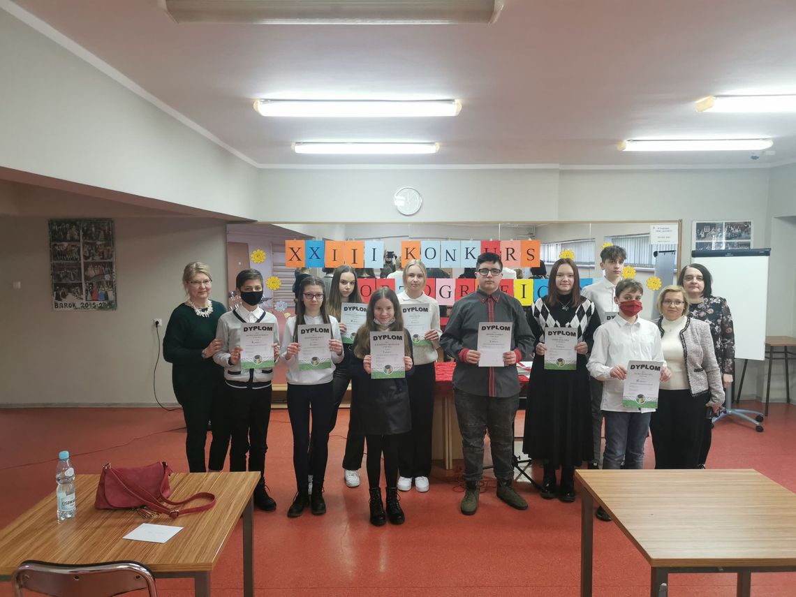 Z pisownią i interpunkcją języka polskiego radzą sobie znakomicie Z pisownią i interpunkcją języka polskiego radzą sobie znakomicie