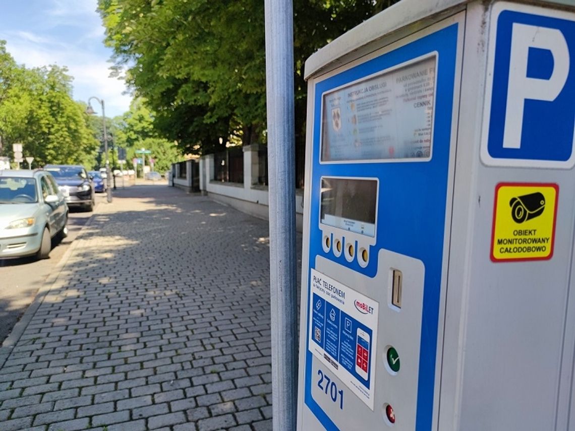 Za postój na parkingu można płacić smartfonem Za postój na parkingu można płacić smartfonem