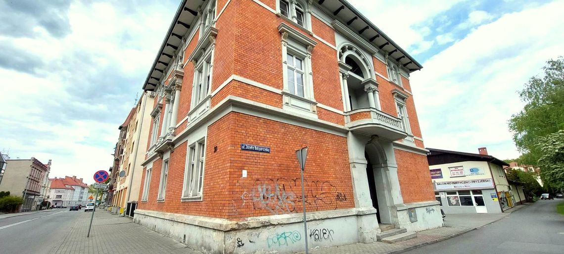 Zabytkowy budynek po bibliotece sprzedany. Wiemy co w nim będzie Zabytkowy budynek po bibliotece sprzedany. Wiemy co w nim będzie