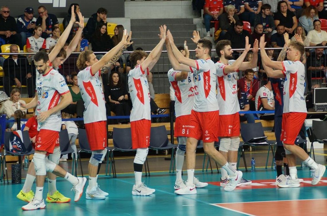 ZAKSA Kędzierzyn-Koźle pokonała Wartę Zawiercie i wygrała Memoriał Arkadiusza Gołasia ZAKSA Kędzierzyn-Koźle pokonała Wartę Zawiercie i wygrała Memoriał Arkadiusza Gołasia