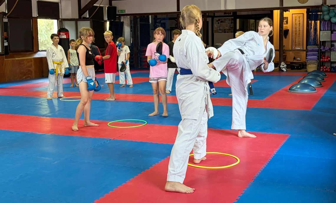 Zamiast kąpielówek – kimono i pierwsze kroki w sztukach walki. ZDJĘCIA Zamiast kąpielówek – kimono i pierwsze kroki w sztukach walki. ZDJĘCIA