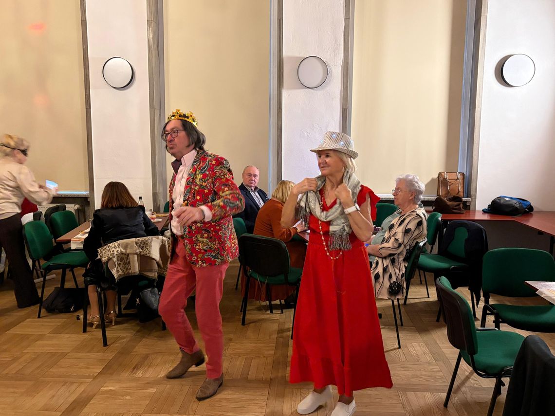 Zamiast siedzieć na wykładzie, porwał ich parkiet. ZDJĘCIA