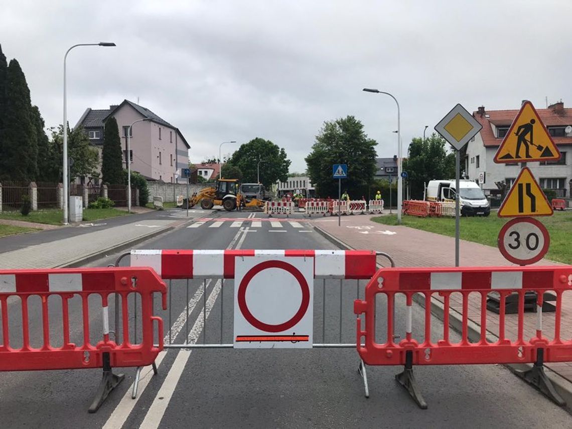 Zamknięty odcinek ul. Miłej w związku z awarią gazociągu Zamknięty odcinek ul. Miłej w związku z awarią gazociągu