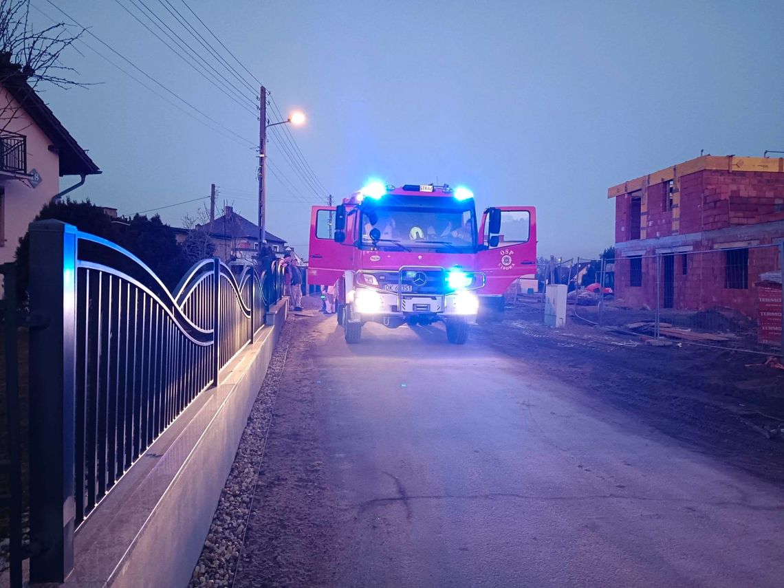 Zapaliła się sadza w kominie. Konieczna była interwencja strażaków