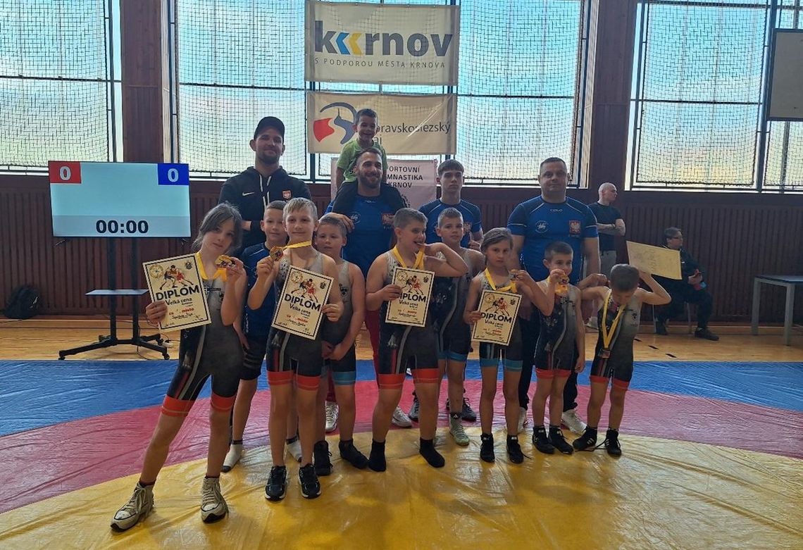 Zapaśnicy Olimpijczyka z medalami na międzynarodowym turnieju w Czechach