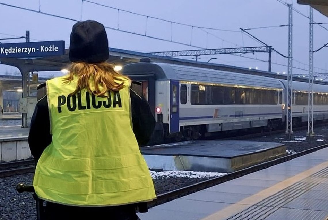 Zasnął w pociągu i przejechał granicę. Policja z Kędzierzyna-Koźla odnalazła 15-latka z Czech