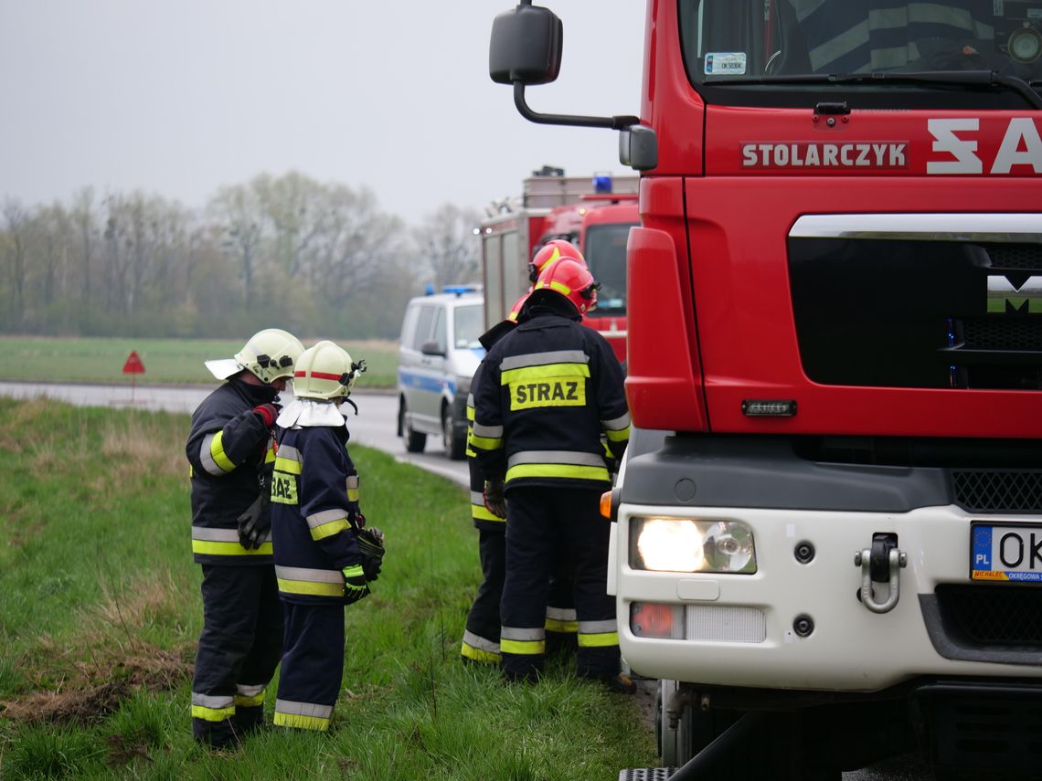 Zdarzenie drogowe na DW 426. Kierowca samochodu trafił do szpitala