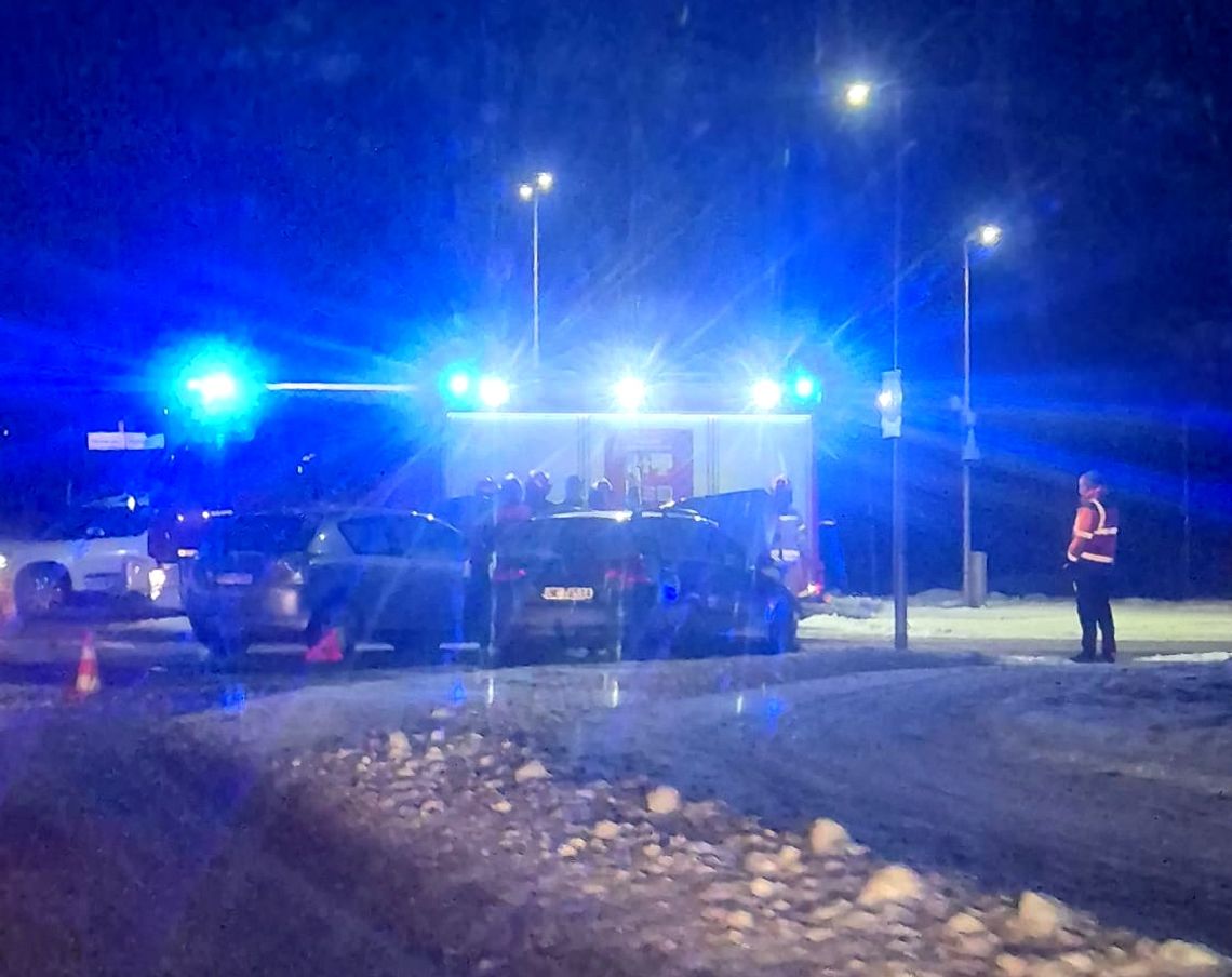 Zderzenie dwóch aut na os. Azoty. Mandat i 10 punktów karnych