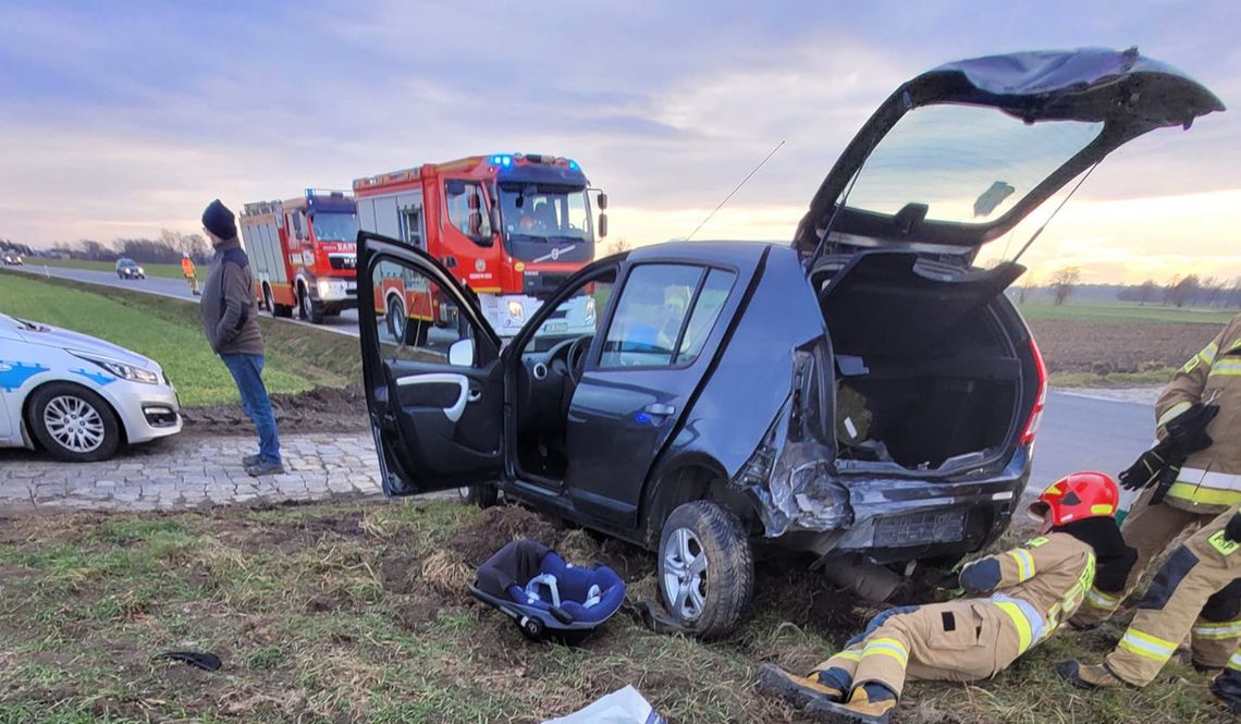 Zderzenie dwóch samochodów na DK45 w Mechnicy