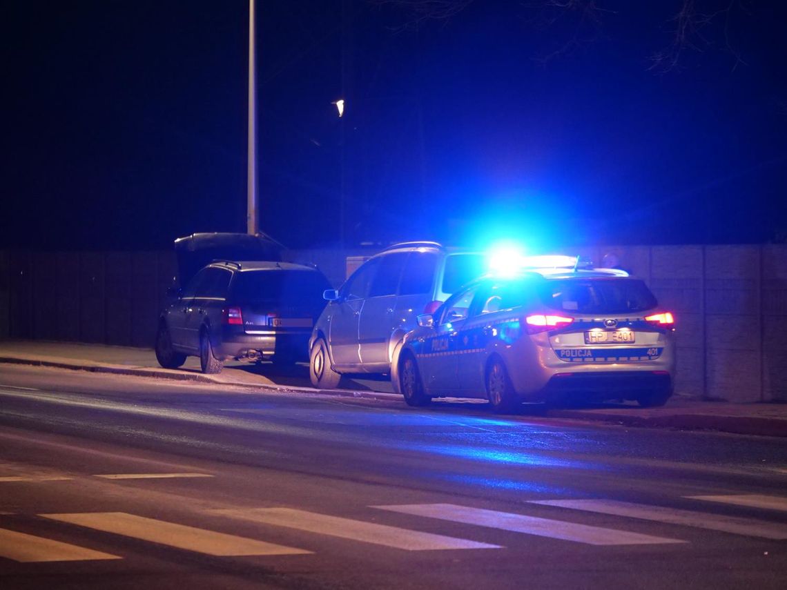 Zderzenie dwóch samochodów osobowych na osiedlu Piastów