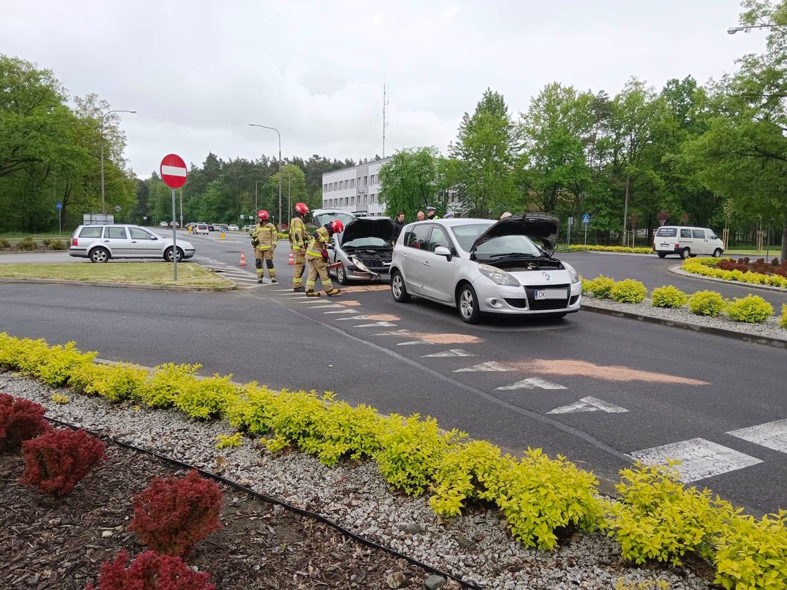 Zderzenie dwóch samochodów osobowych na ulicy Wojska Polskiego Zderzenie dwóch samochodów osobowych na ulicy Wojska Polskiego