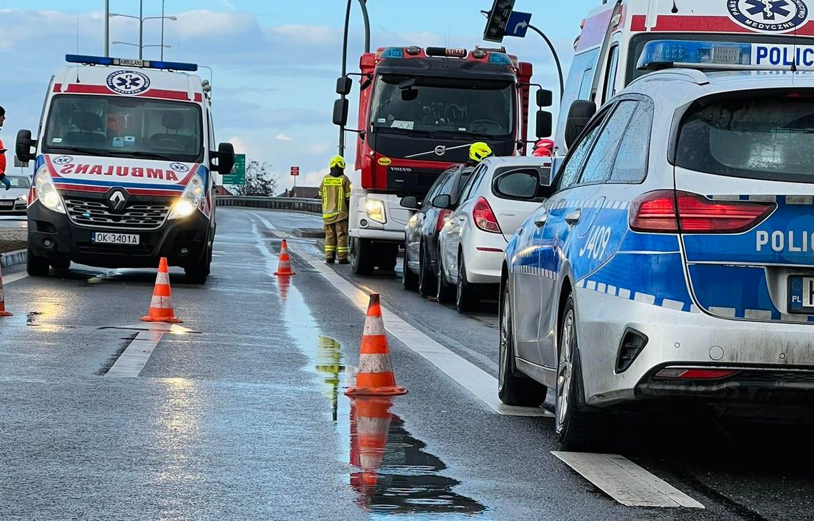 Zderzenie dwóch samochodów na DK nr 45 – utrudnienia w kierunku Większyc