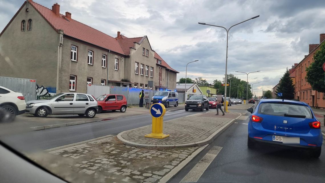 Zderzenie trzech osobówek. Sprawca wydmuchał pół promila Zderzenie trzech osobówek. Sprawca wydmuchał pół promila