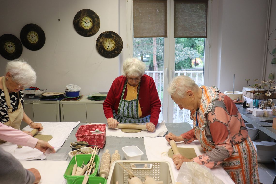 Zdolni ci nasi seniorzy. Najpierw praca, potem świętowanie. ZDJĘCIA