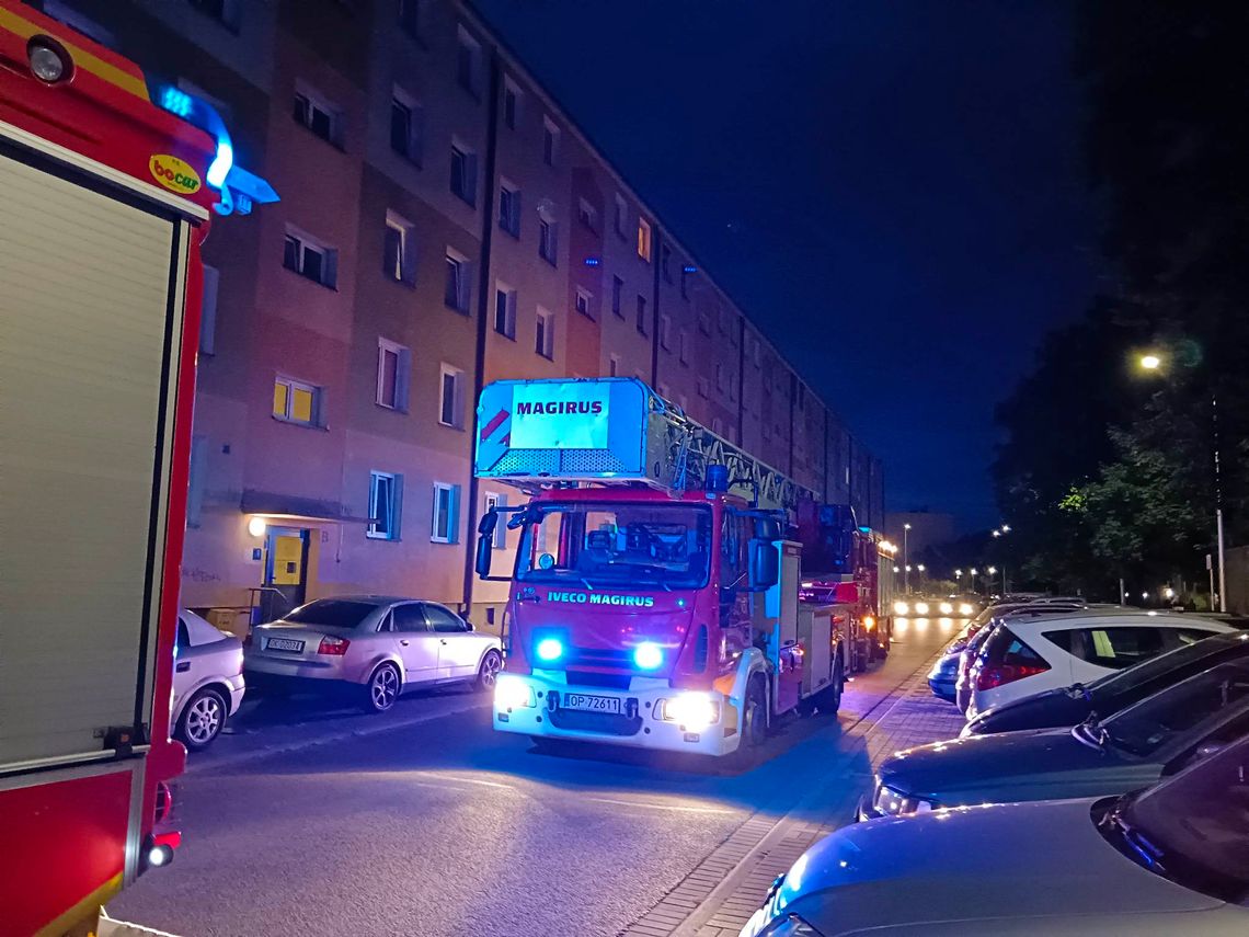 Ze zgłoszenia wynikało, że pali się mieszkanie na czwartym piętrze Ze zgłoszenia wynikało, że pali się mieszkanie na czwartym piętrze