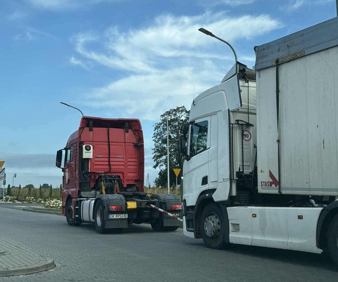 Zespusta ciężarówka zablokowała obwodnicę Kędzierzyna-Koźla