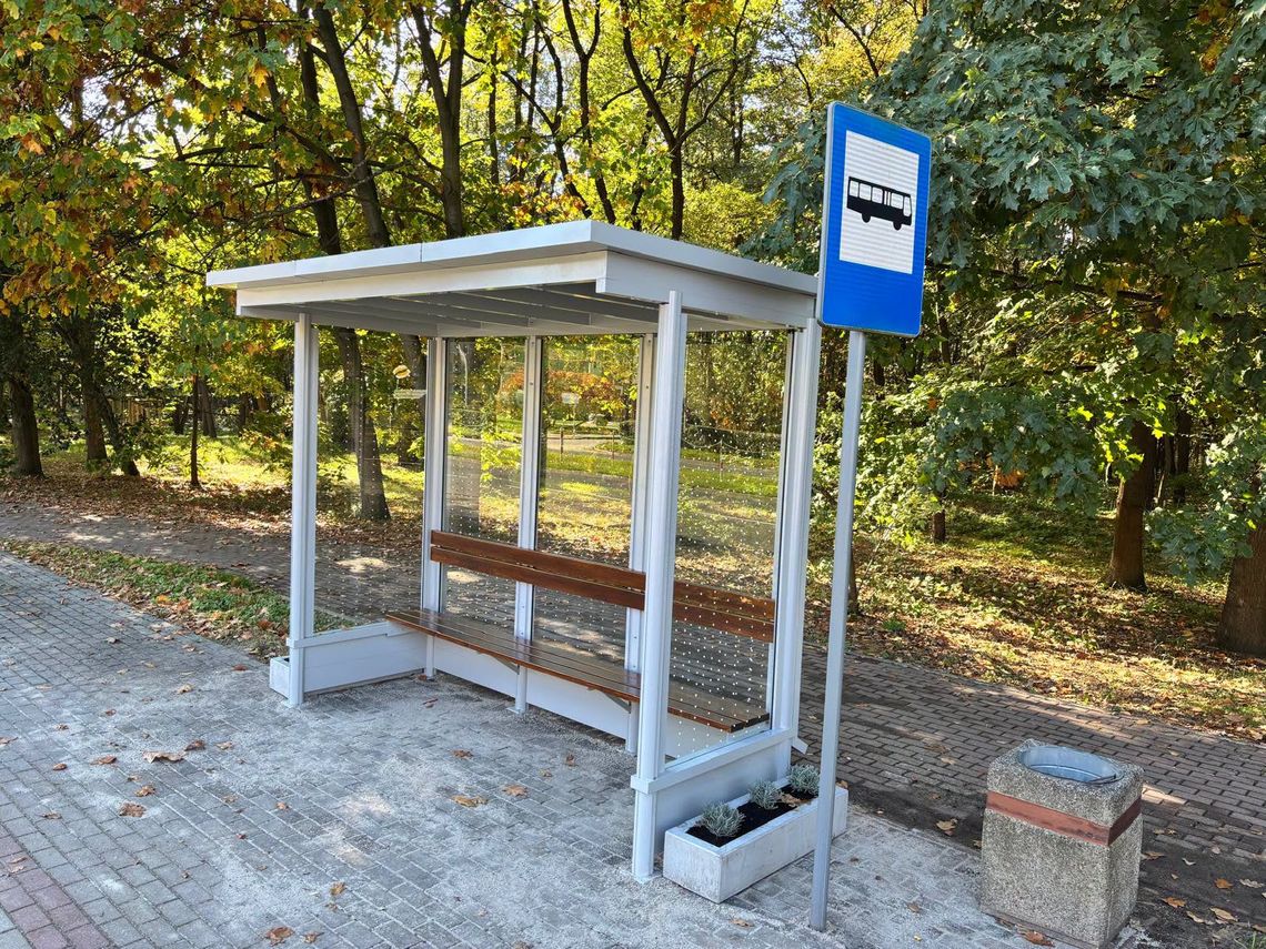 Zielony przystanek przy Parku Orderu Uśmiechu. Rośliny rosną nawet na dachu. ZDJĘCIA Zielony przystanek przy Parku Orderu Uśmiechu. Rośliny rosną nawet na dachu. ZDJĘCIA