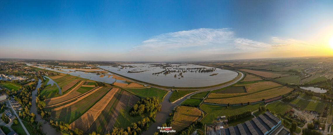 Zrzut wody ze zbiornika Racibórz Dolny wynosi ok. 780 m3/s i będzie utrzymywany w najbliższym czasie