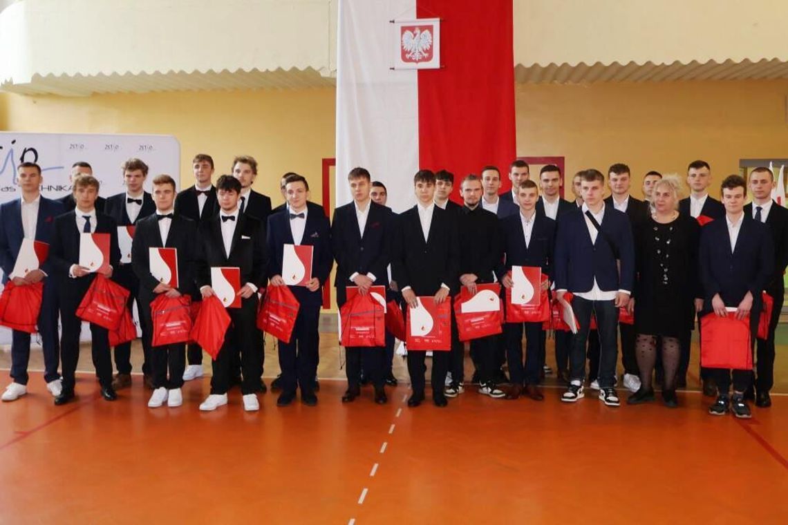 ZSTiO w Azotach uroczyście pożegnał swoich abiturientów. ZDJĘCIA
