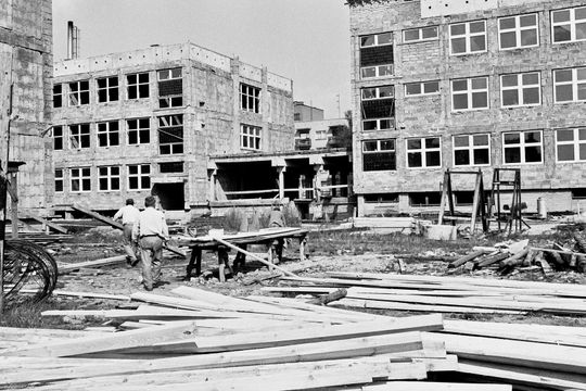 Budowa szkoły podstawowej na osiedlu (dziś PSP nr 19)