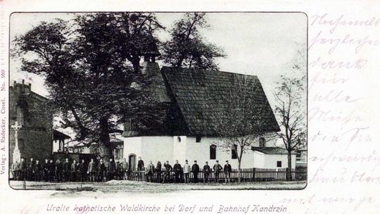 Pod koniec XIX wieku drewniany kościółek był zbyt mały dla coraz liczniejszego grona wiernych z Kędzierzyna