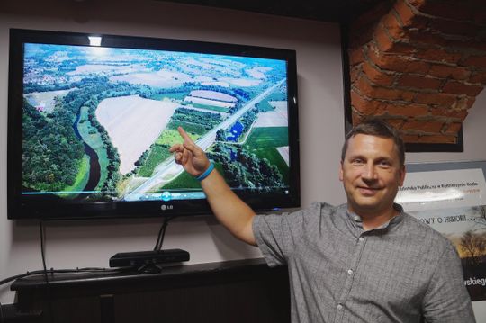 Z kolei Robert Słota wskazuje inne miejsce lokalizacji pradawnego grodu w Koźlu. Znajduje się ono tuż przy obwodnicy Kędzierzyna-Koźla