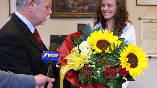 Ewa Chełmińska - I Wicemiss Polonia 2008 z wizytą w Urzędzie Miasta Kędzierzyn-Koźle. Spotkanie z prezydentem miasta Wiesławem Fąfarą