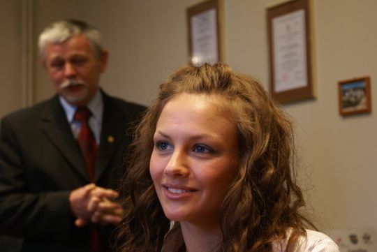 Ewa Chełmińska - I Wicemiss Polonia 2008 z wizytą w Urzędzie Miasta Kędzierzyn-Koźle. Spotkanie z prezydentem miasta Wiesławem Fąfarą
