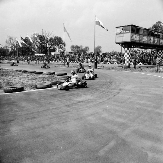 Tor kartingowy w Koźlu. Trójmecz Jugosławia, Niemcy (RFN), Polska w 1973 roku. Autor zdjęcia: Tadeusz Horoszkiewicz