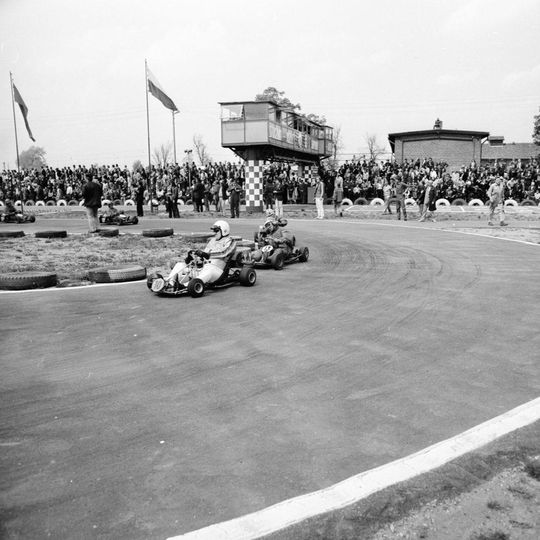 Tor kartingowy w Koźlu. Trójmecz Jugosławia, Niemcy (RFN), Polska w 1973 roku. Autor zdjęcia: Tadeusz Horoszkiewicz