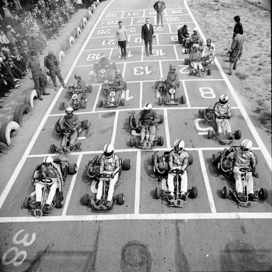 Tor kartingowy w Koźlu. Trójmecz Jugosławia, Niemcy (RFN), Polska w 1973 roku. Autor zdjęcia: Tadeusz Horoszkiewicz