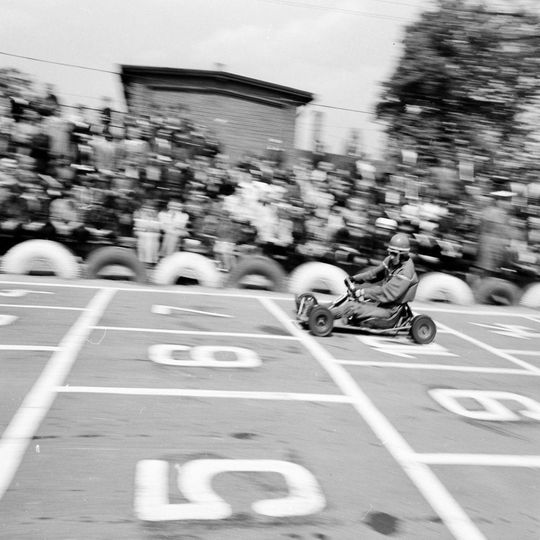 Tor kartingowy w Koźlu. Trójmecz Jugosławia, Niemcy (RFN), Polska w 1973 roku. Autor zdjęcia: Tadeusz Horoszkiewicz