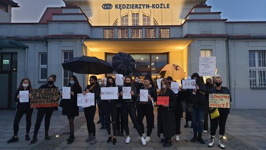 Kobiety wyszły na ulice Kędzierzyna-Koźla. Szybko zareagowali policjanci
