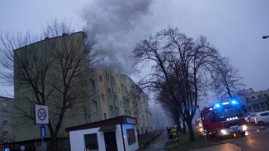 Groźny pożar w bloku przy ul. Harcerskiej