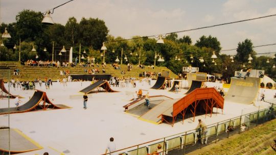 Po widacji lodowiska, na "Azotorze" powstał skatepark