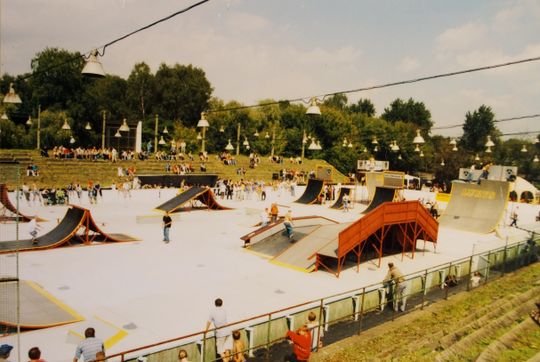Po widacji lodowiska, na "Azotorze" powstał skatepark